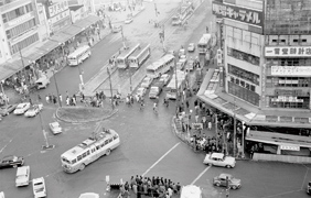1963年　西武百貨店から撮影した池袋駅東口