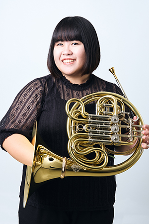 川﨑栞里