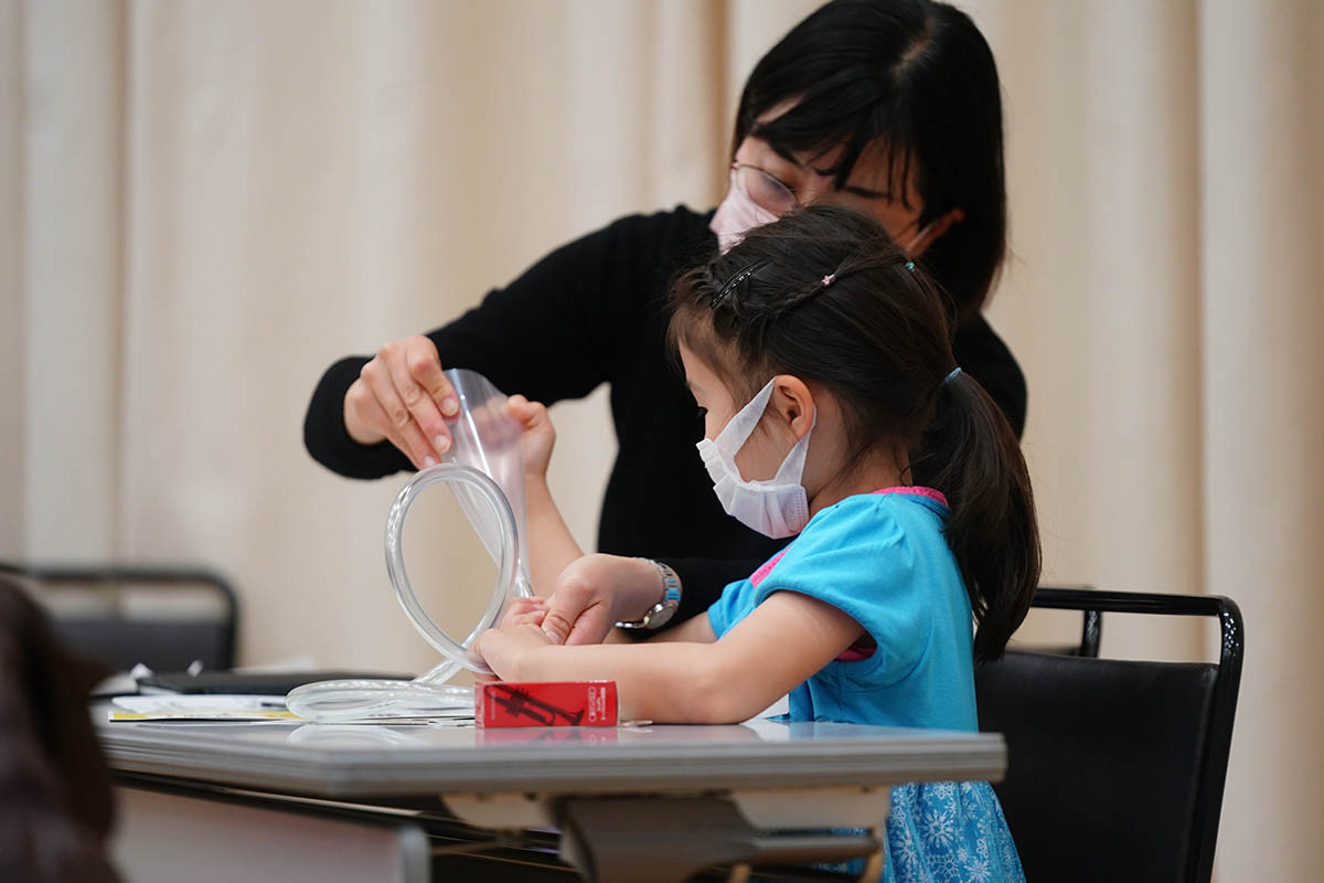 楽器づくりの写真