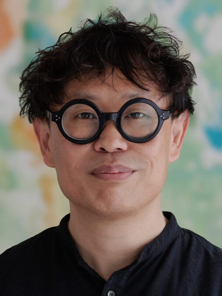 岡田利規さんの写真/Photograph of Mr.OKADA Toshiki